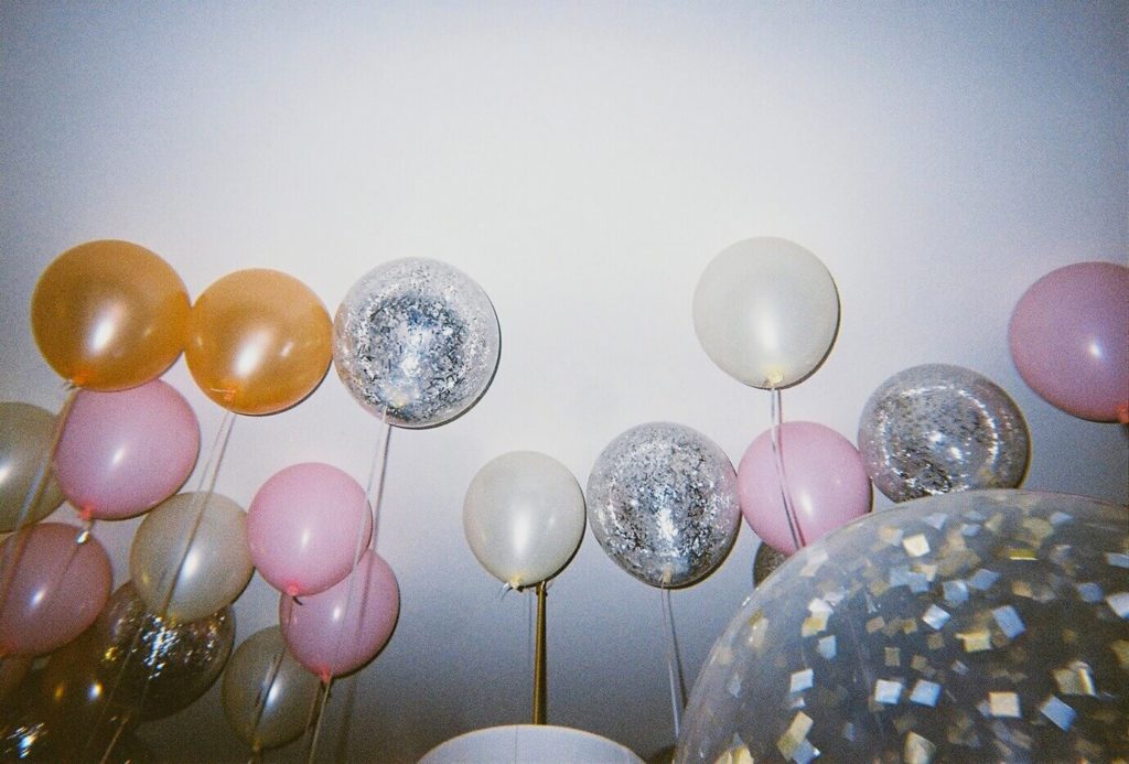 Ballons remplis de confettis