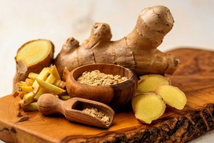 Assortiment de gingembre sur planche de bois